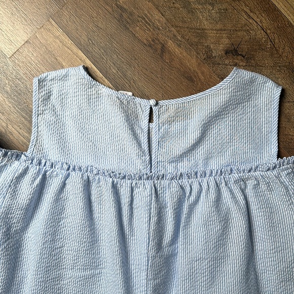 Seersucker Cold Shoulder Top- L- Blue/White - Picture 5 of 5